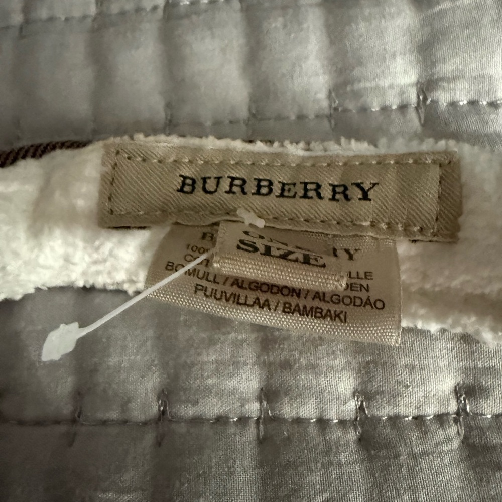 Burberry Quilted Fabric With Label View 3
